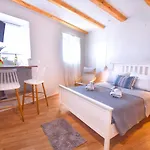 Mouragia Old Seaside Apartamento